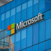 Microsoft Logo auf Gebäude